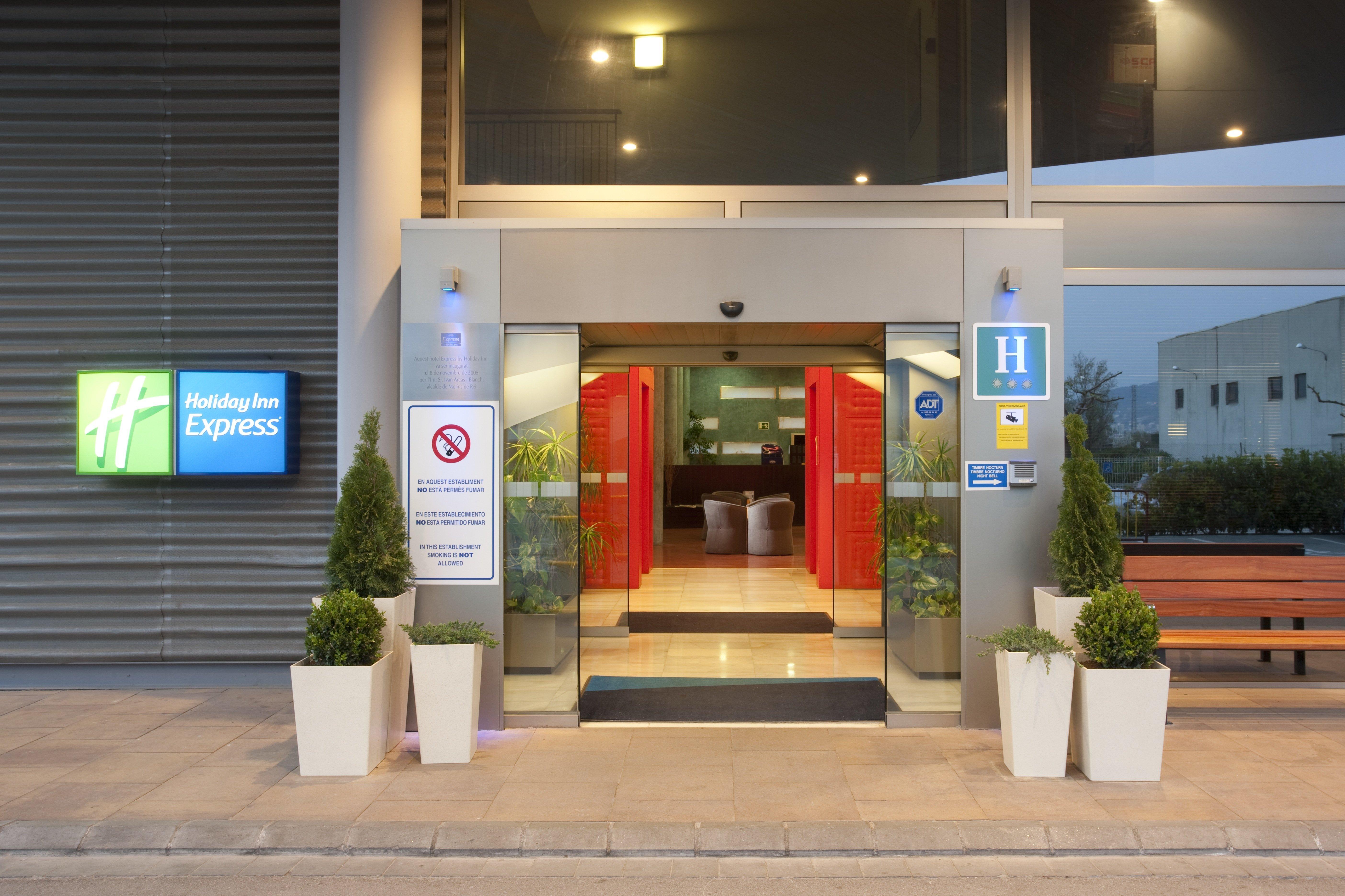 Holiday Inn Express Molins De Rei By Ihg Eksteriør billede