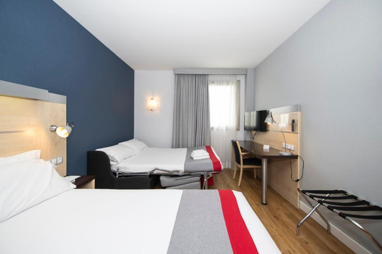Holiday Inn Express Molins De Rei By Ihg Eksteriør billede