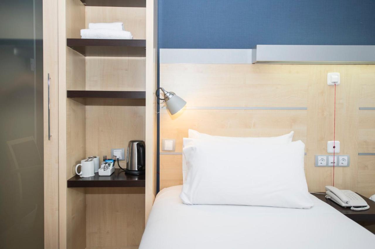 Holiday Inn Express Molins De Rei By Ihg Eksteriør billede