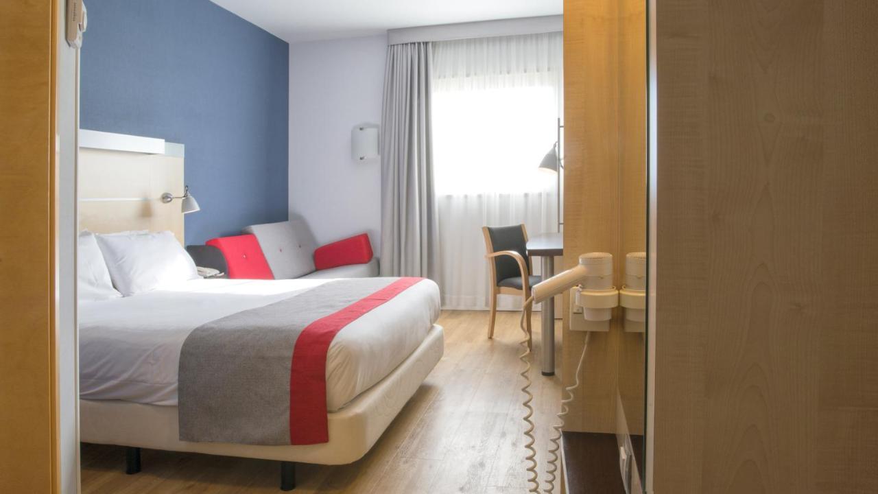 Holiday Inn Express Molins De Rei By Ihg Eksteriør billede