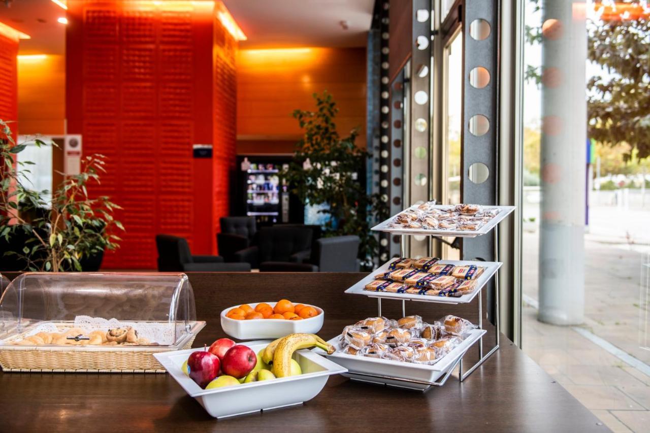 Holiday Inn Express Molins De Rei By Ihg Eksteriør billede