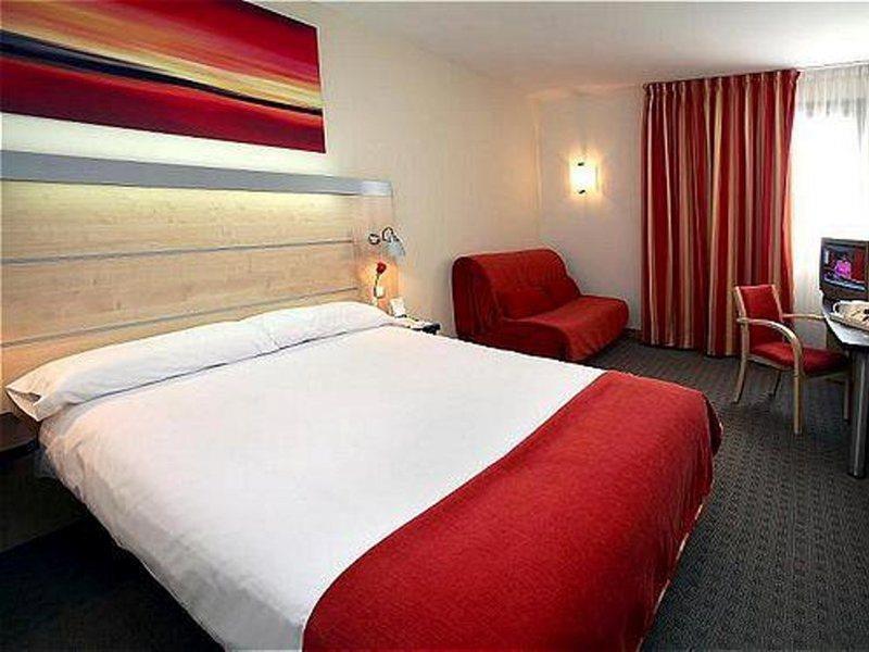 Holiday Inn Express Molins De Rei By Ihg Eksteriør billede