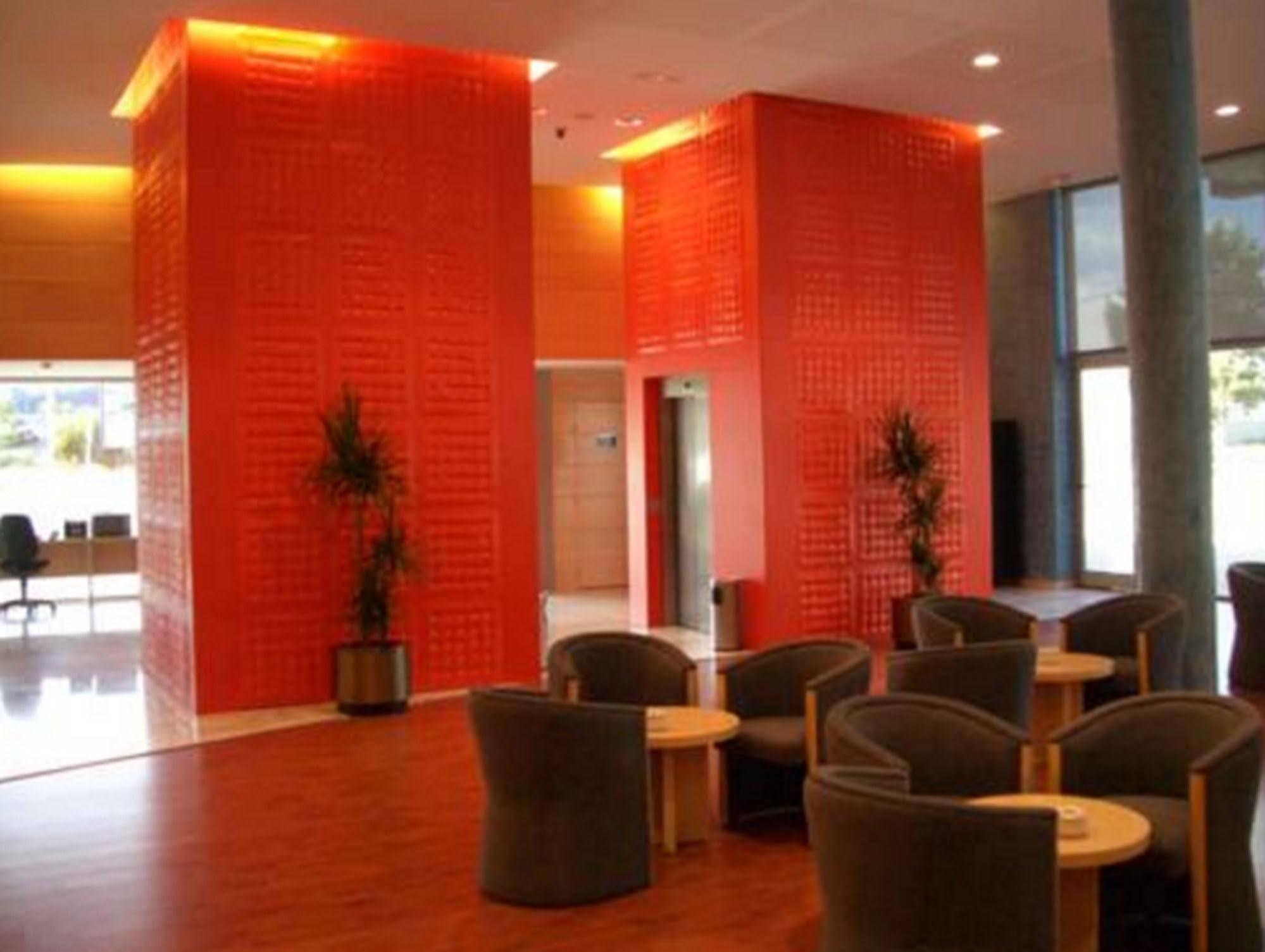 Holiday Inn Express Molins De Rei By Ihg Eksteriør billede
